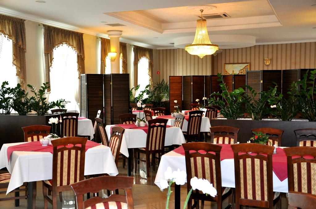 Hotel Korona Rzeszów Exteriér fotografie