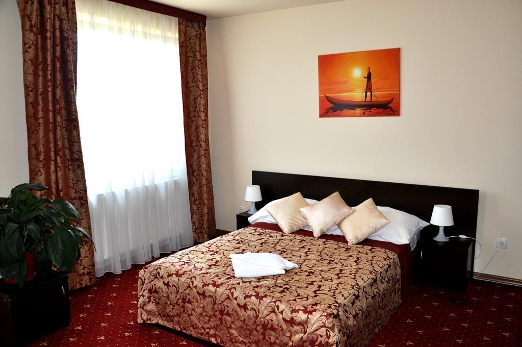 Hotel Korona Rzeszów Exteriér fotografie